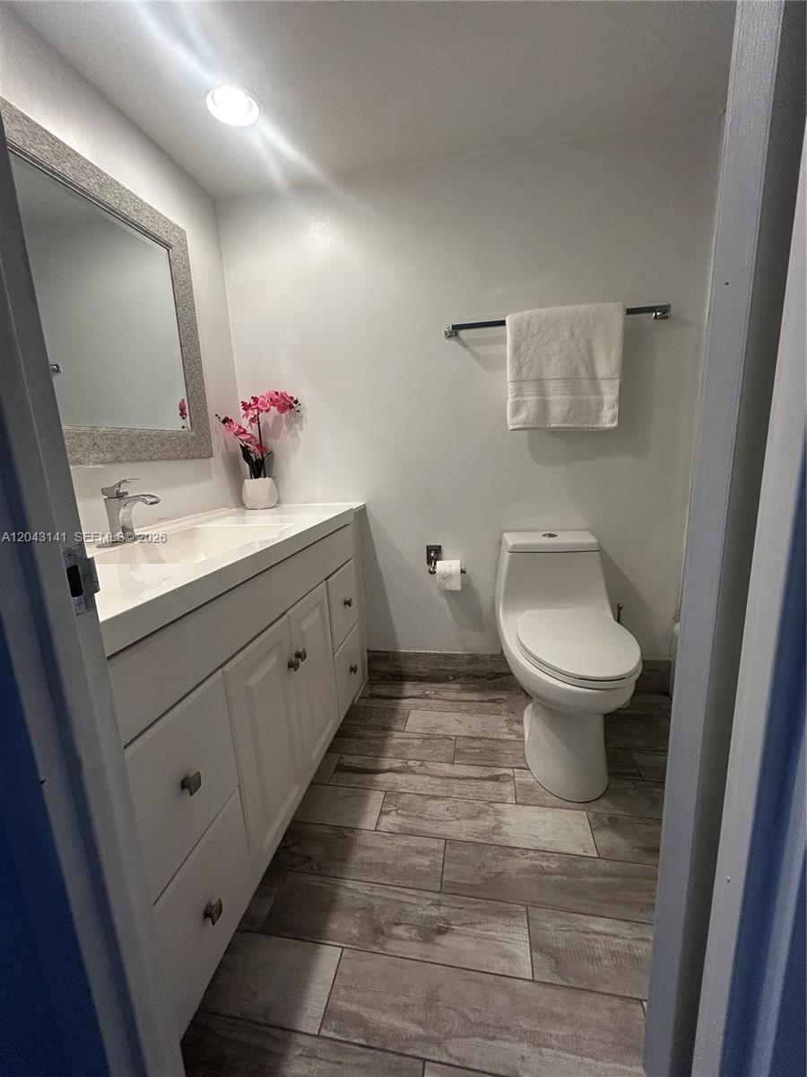 1607 1 / 2 943 sq. ft. $ 2026-06-25 0 foto