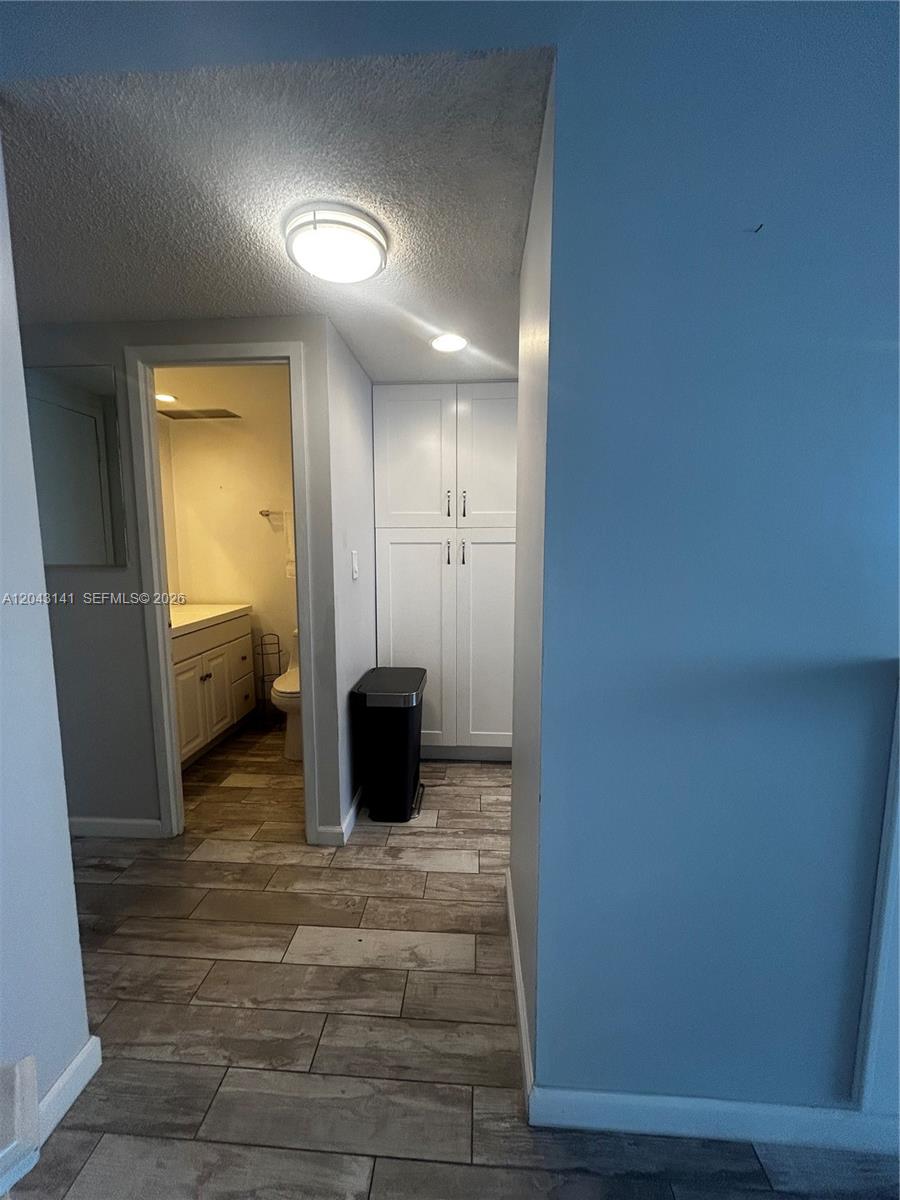 1607 1 / 2 943 sq. ft. $ 2026-06-25 0 foto