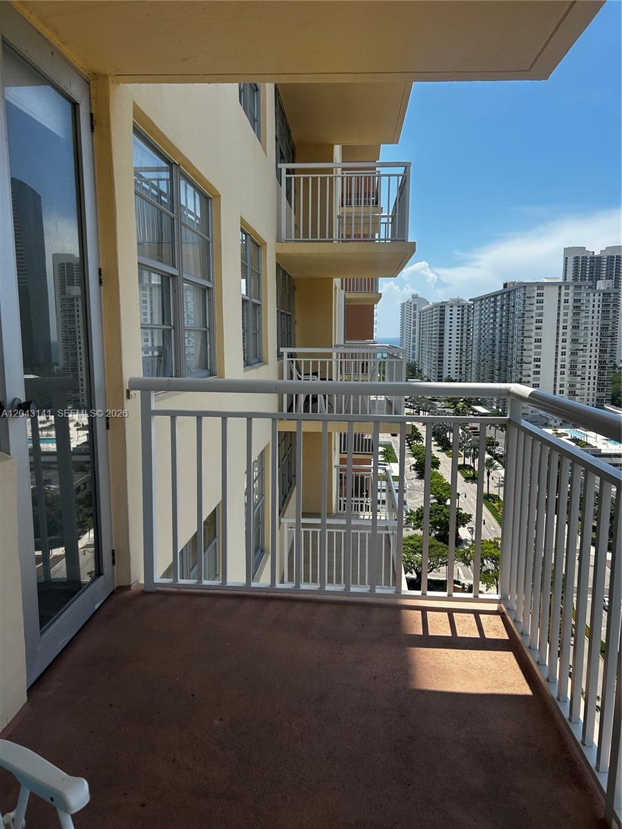 1607 1 / 2 943 sq. ft. $ 2026-06-25 0 foto