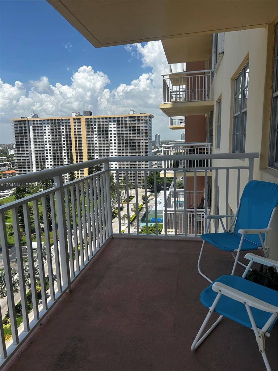 1607 1 / 2 943 sq. ft. $ 2026-06-25 0 foto