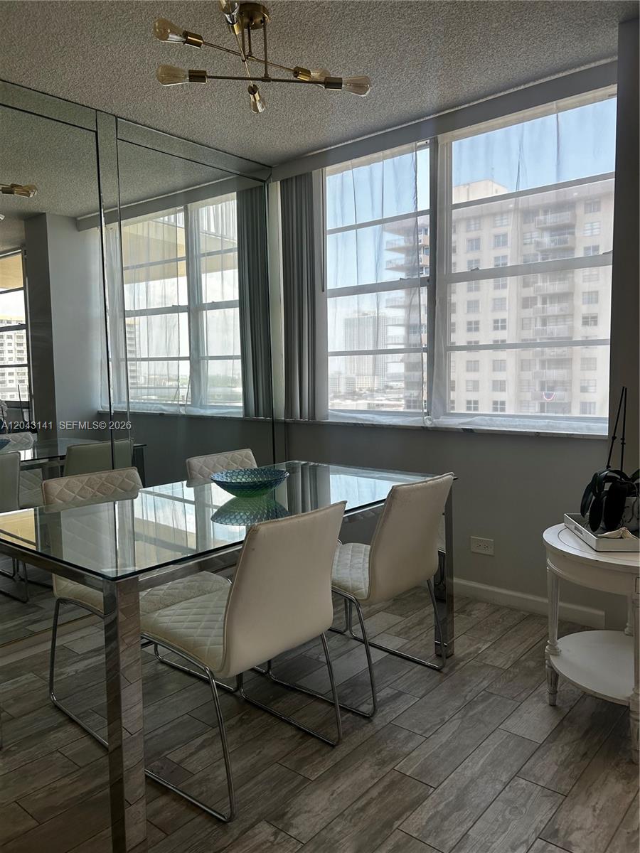 1607 1 / 2 943 sq. ft. $ 2026-06-25 0 foto