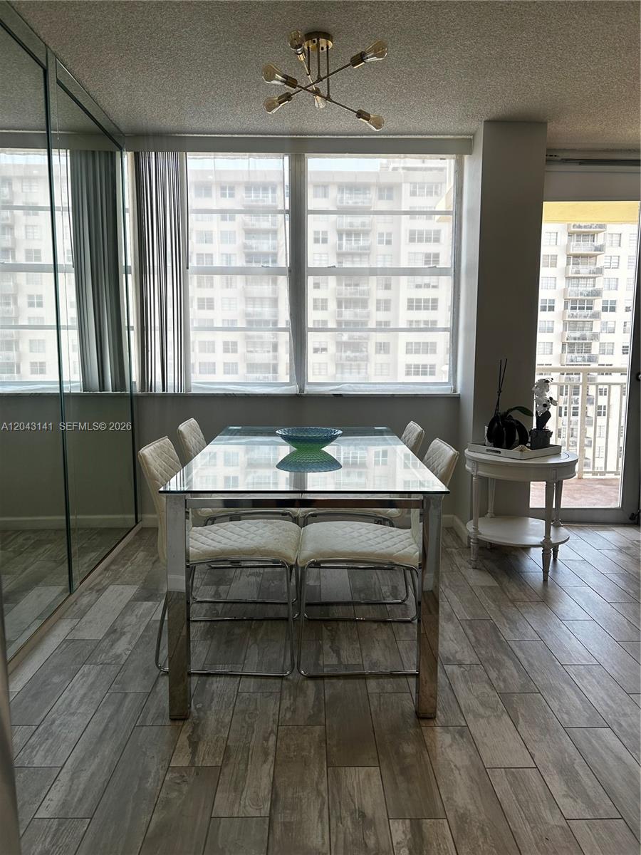 1607 1 / 2 943 sq. ft. $ 2026-06-25 0 foto