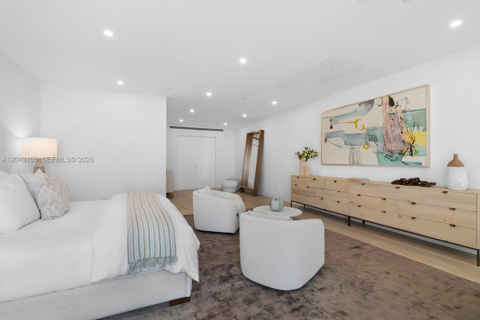 PH5002 5 / 5 8081 sq. ft. $ 2026-06-25 0 Photo