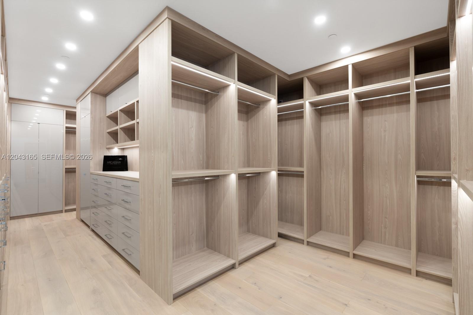 PH5002 5 / 5 8081 sq. ft. $ 2026-06-25 0 Photo