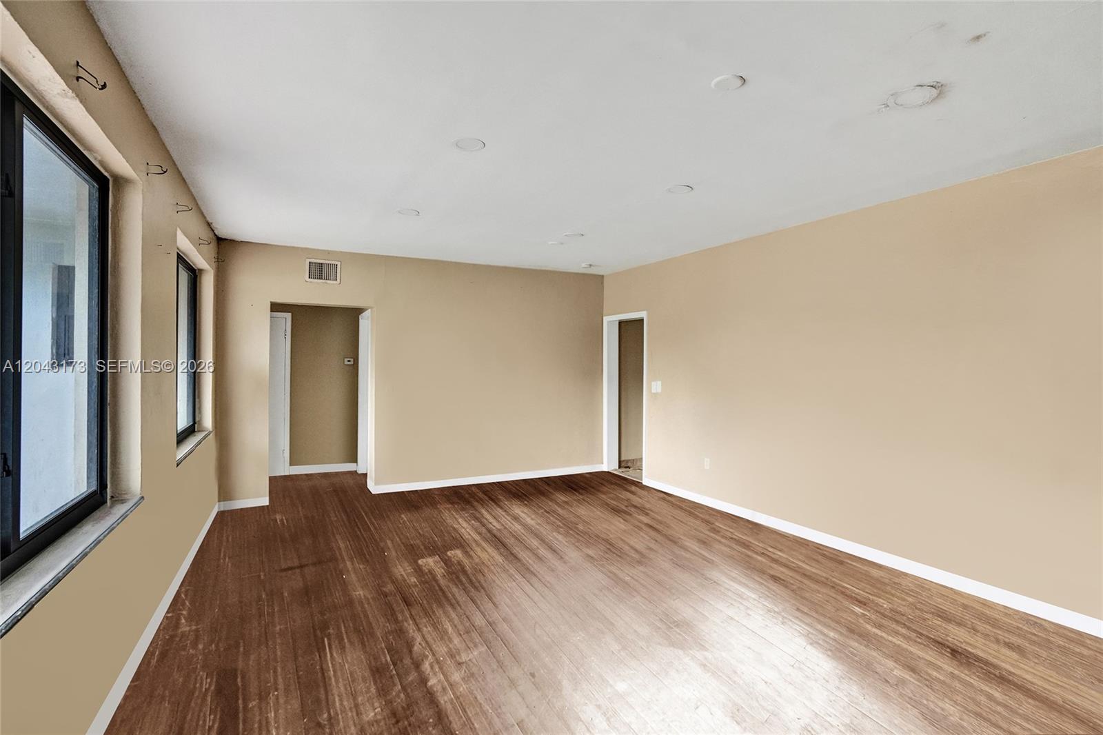 Ver detalles / 2563 sq. ft. $ 2026-06-25 0 foto