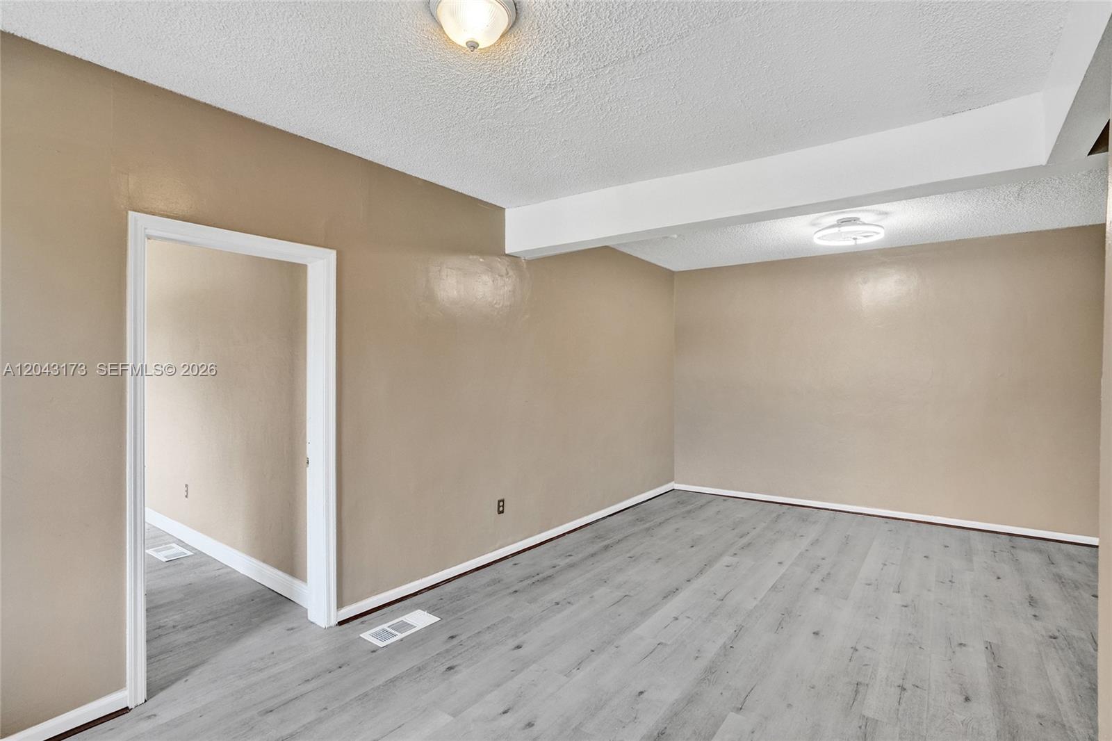 Ver detalles / 2563 sq. ft. $ 2026-06-25 0 foto