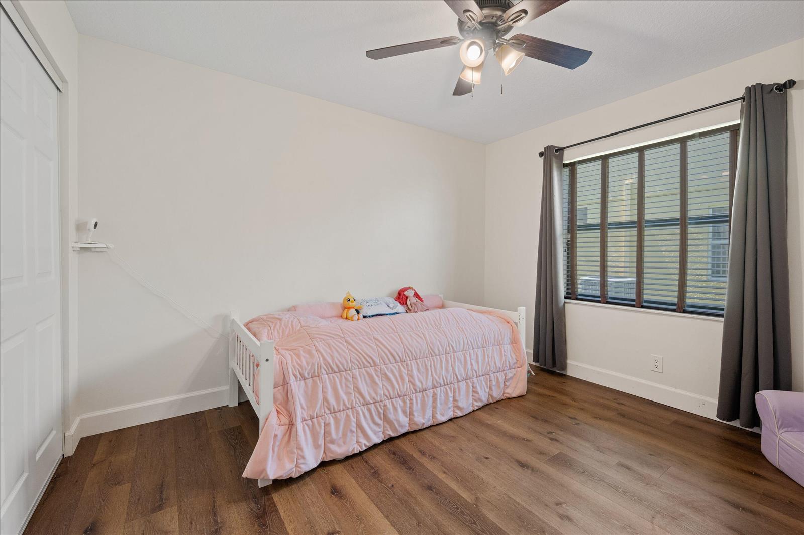 Ver detalles 1051 3 / 2 1426 sq. ft. $ 2026-07-10 0 foto
