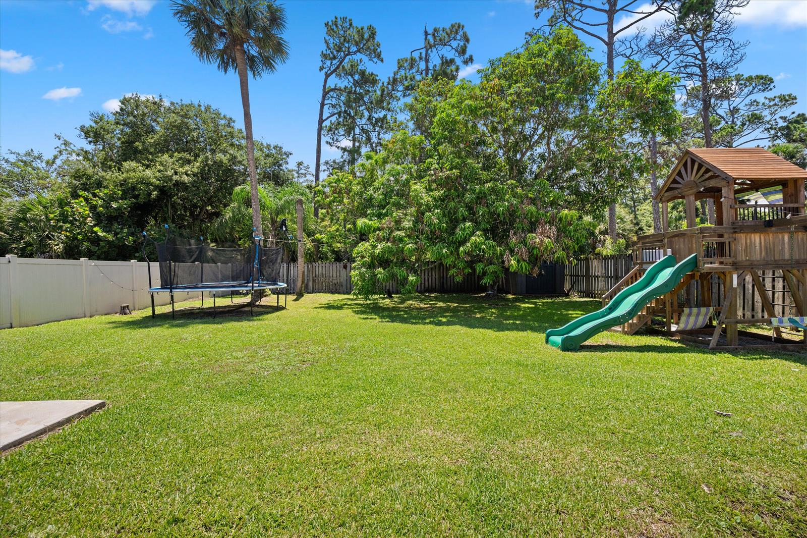 Ver detalles 1051 3 / 2 1426 sq. ft. $ 2026-07-10 0 foto
