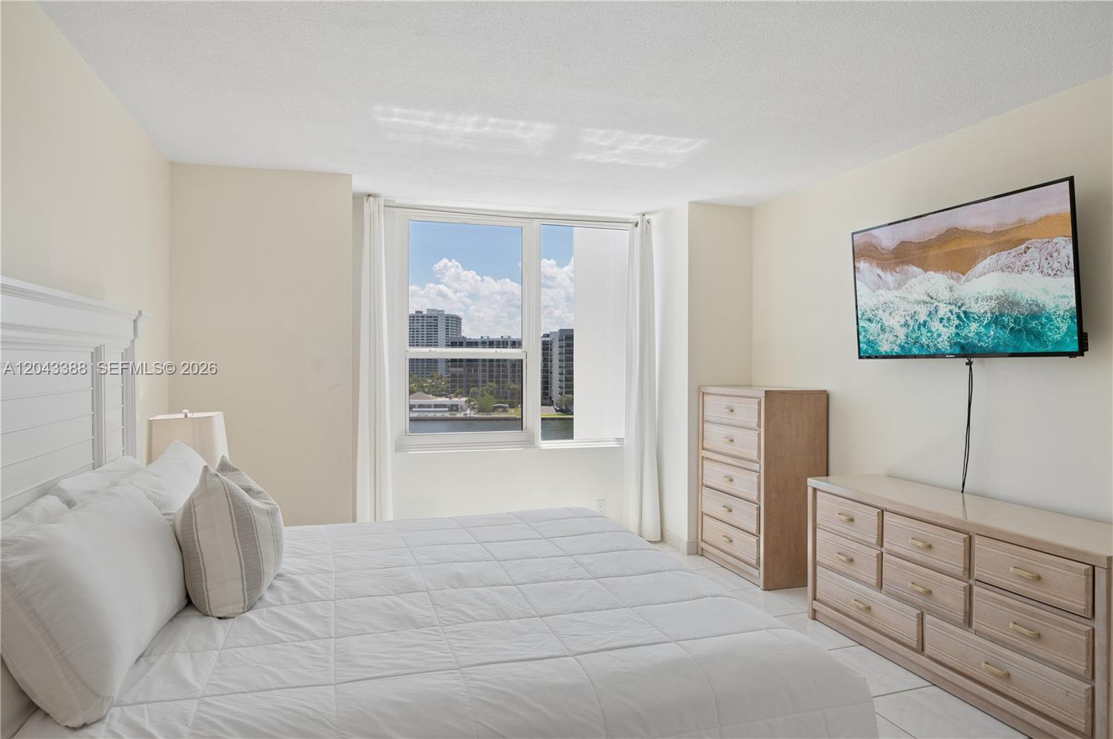 Photo of 3505 OCEAN DR  #604, Hollywood, Florida, 33019 - 