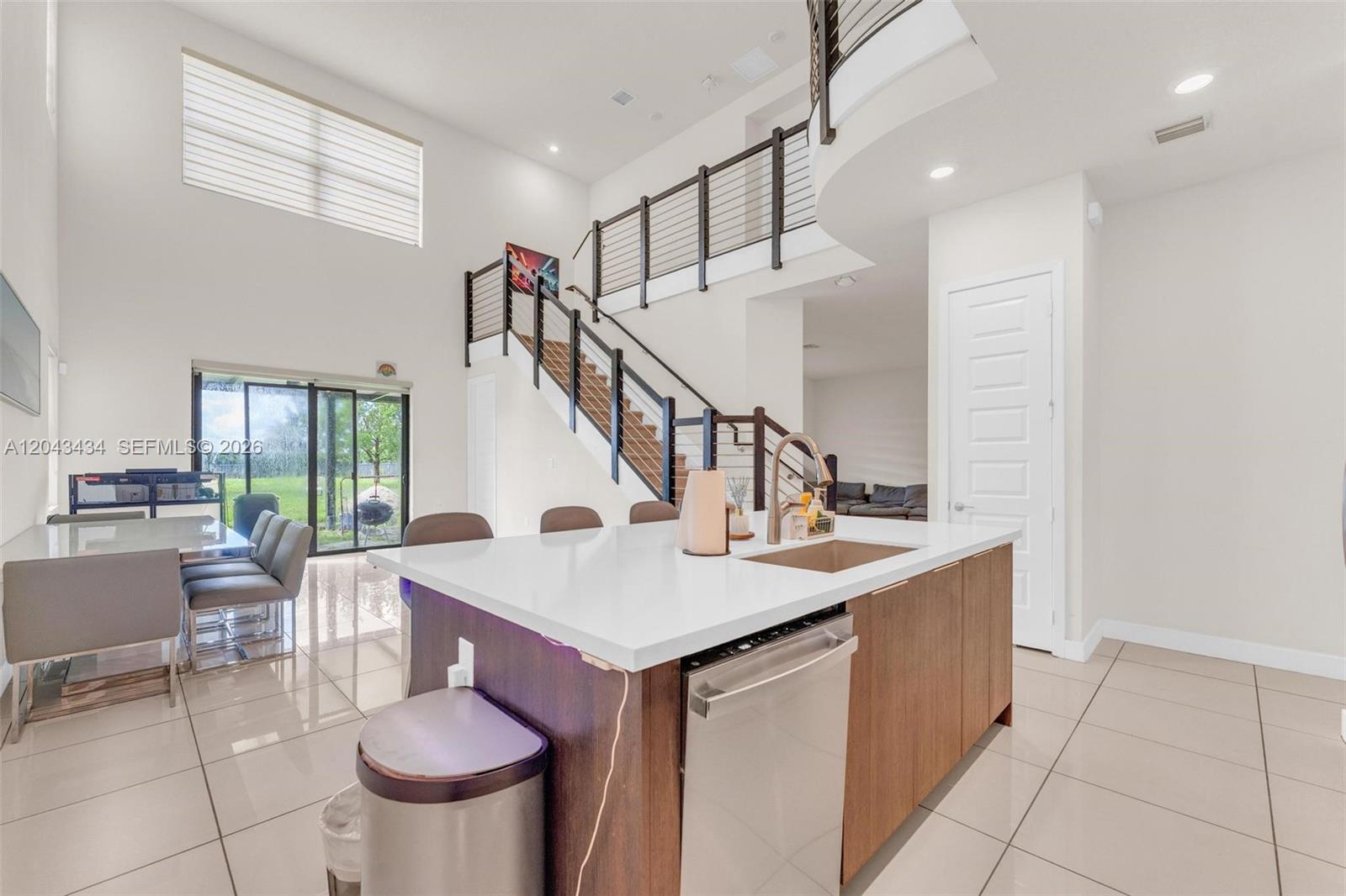 8822 5 / 4 3050 sq. ft. $ 2026-06-25 0 foto