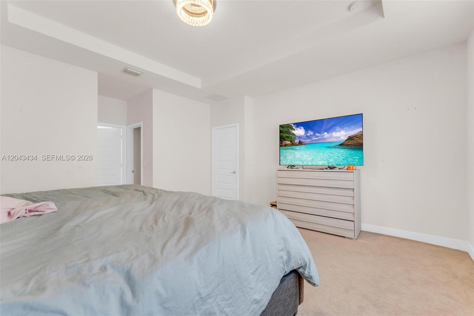 8822 5 / 4 3050 sq. ft. $ 2026-06-25 0 foto