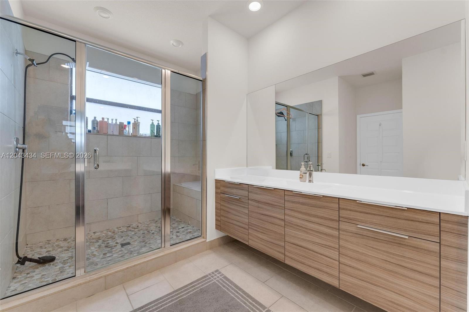8822 5 / 4 3050 sq. ft. $ 2026-06-25 0 foto