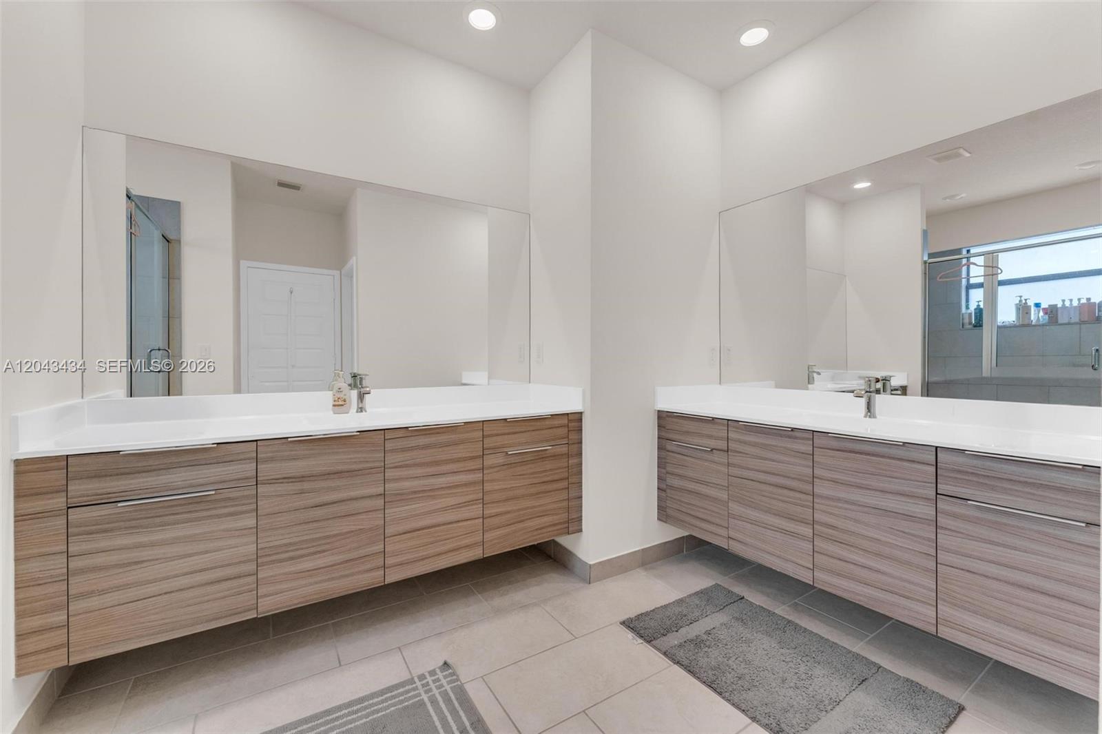 8822 5 / 4 3050 sq. ft. $ 2026-06-25 0 foto