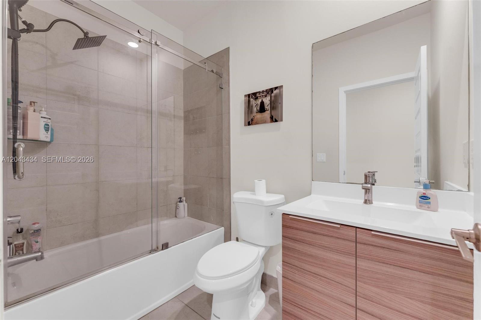 8822 5 / 4 3050 sq. ft. $ 2026-06-25 0 foto