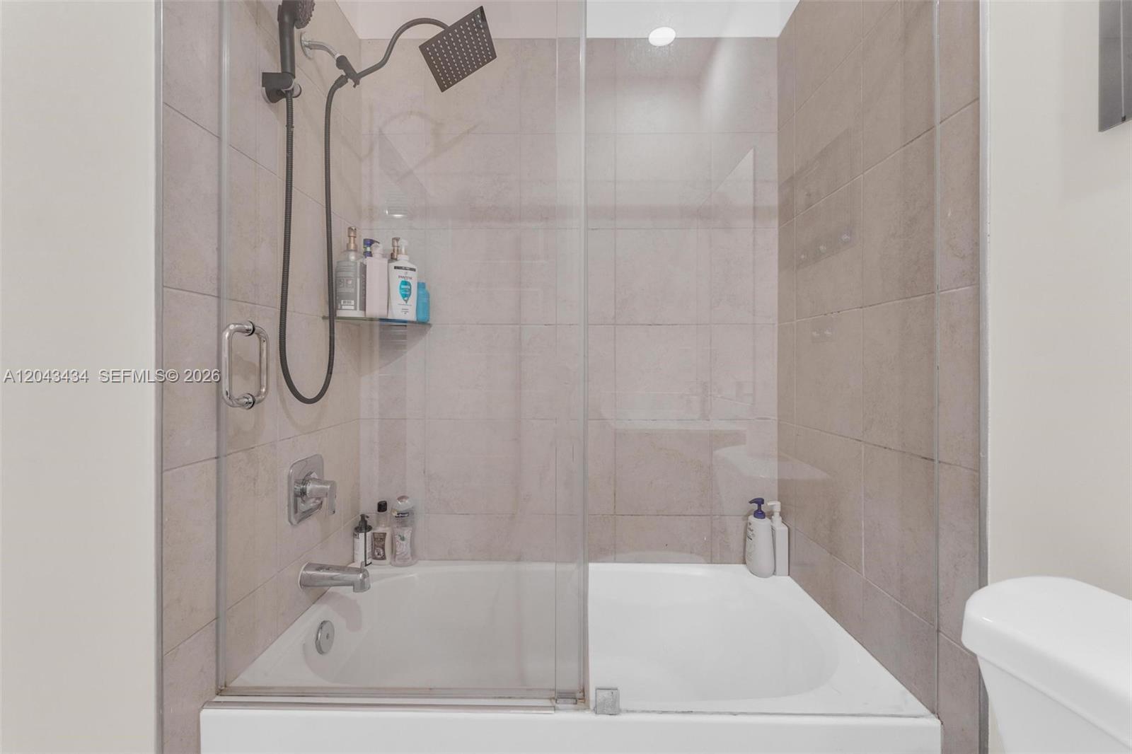8822 5 / 4 3050 sq. ft. $ 2026-06-25 0 foto
