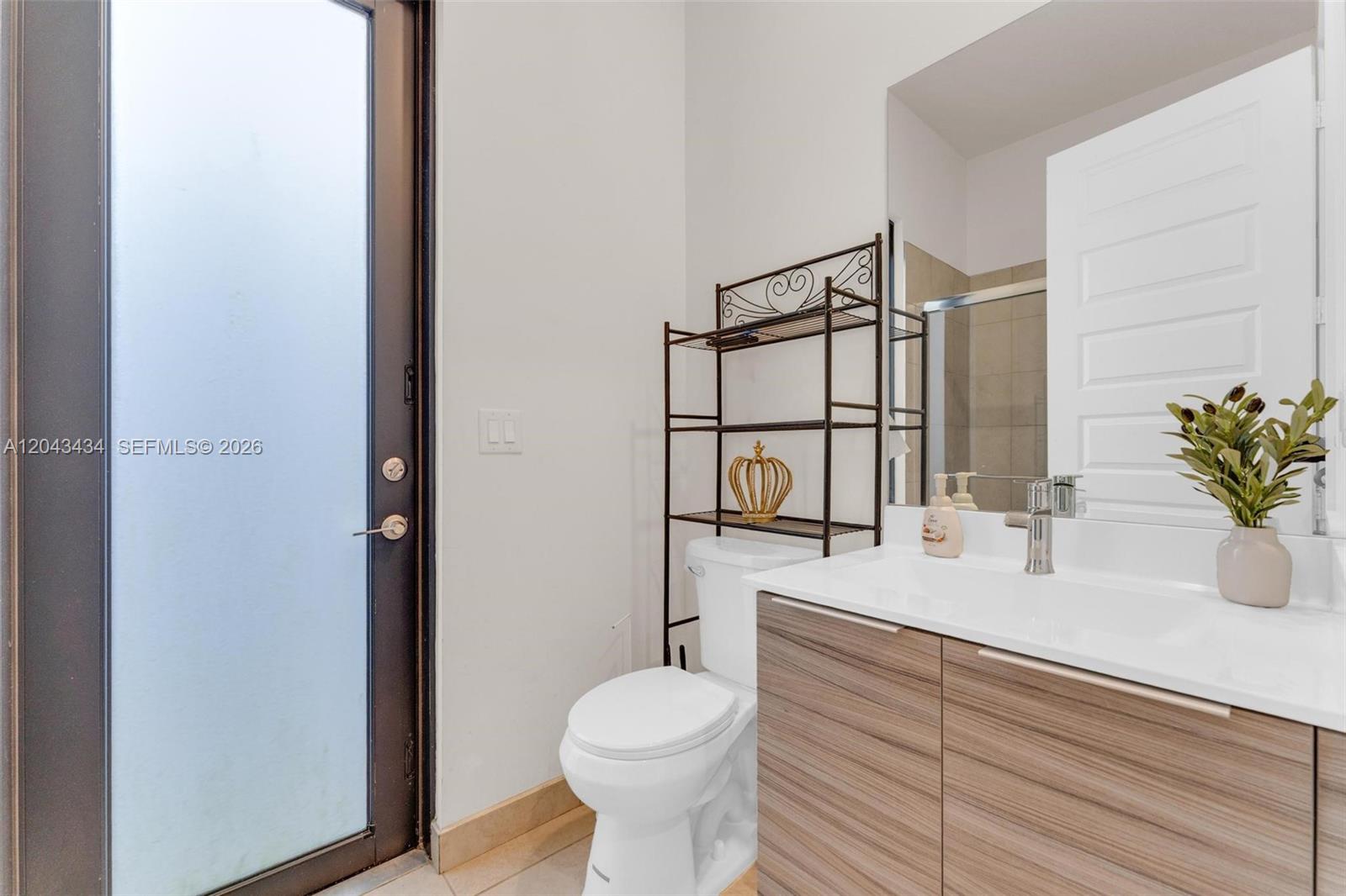 8822 5 / 4 3050 sq. ft. $ 2026-06-25 0 foto
