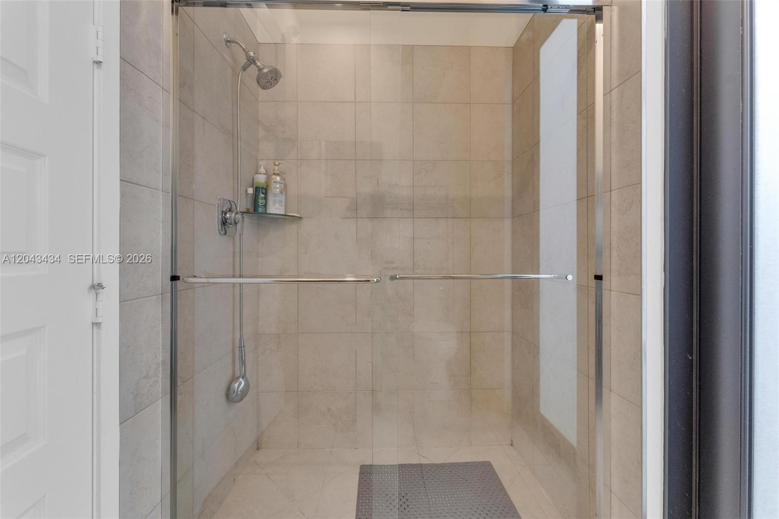 8822 5 / 4 3050 sq. ft. $ 2026-06-25 0 foto