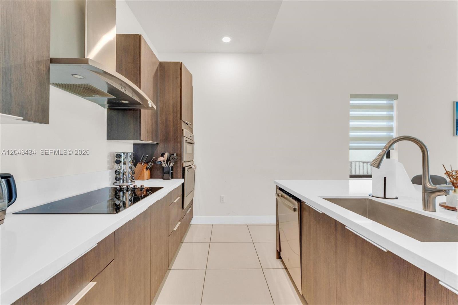 8822 5 / 4 3050 sq. ft. $ 2026-06-25 0 foto