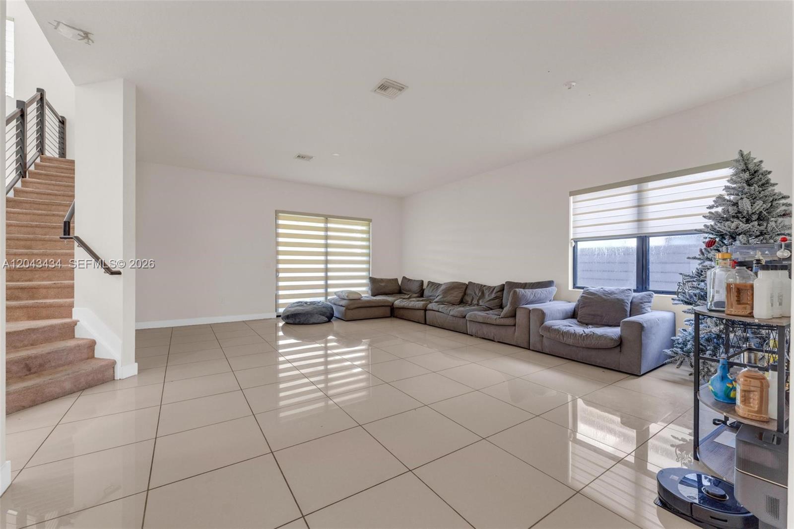 8822 5 / 4 3050 sq. ft. $ 2026-06-25 0 foto