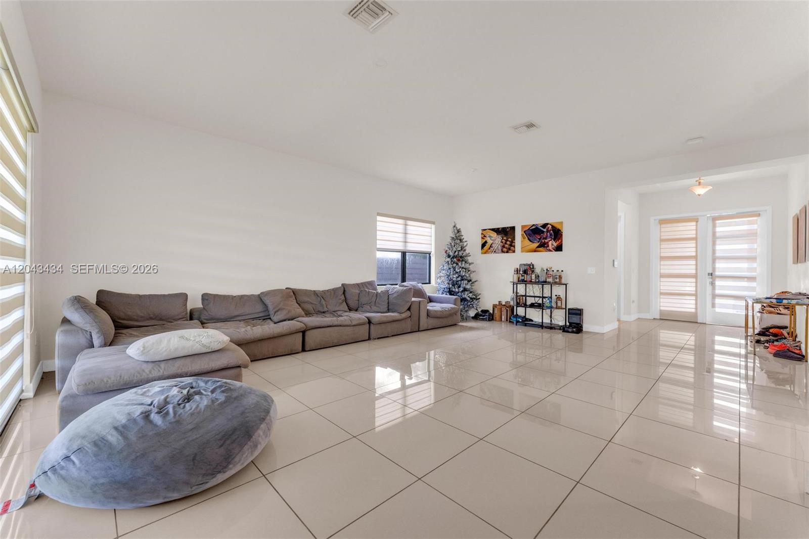 8822 5 / 4 3050 sq. ft. $ 2026-06-25 0 foto