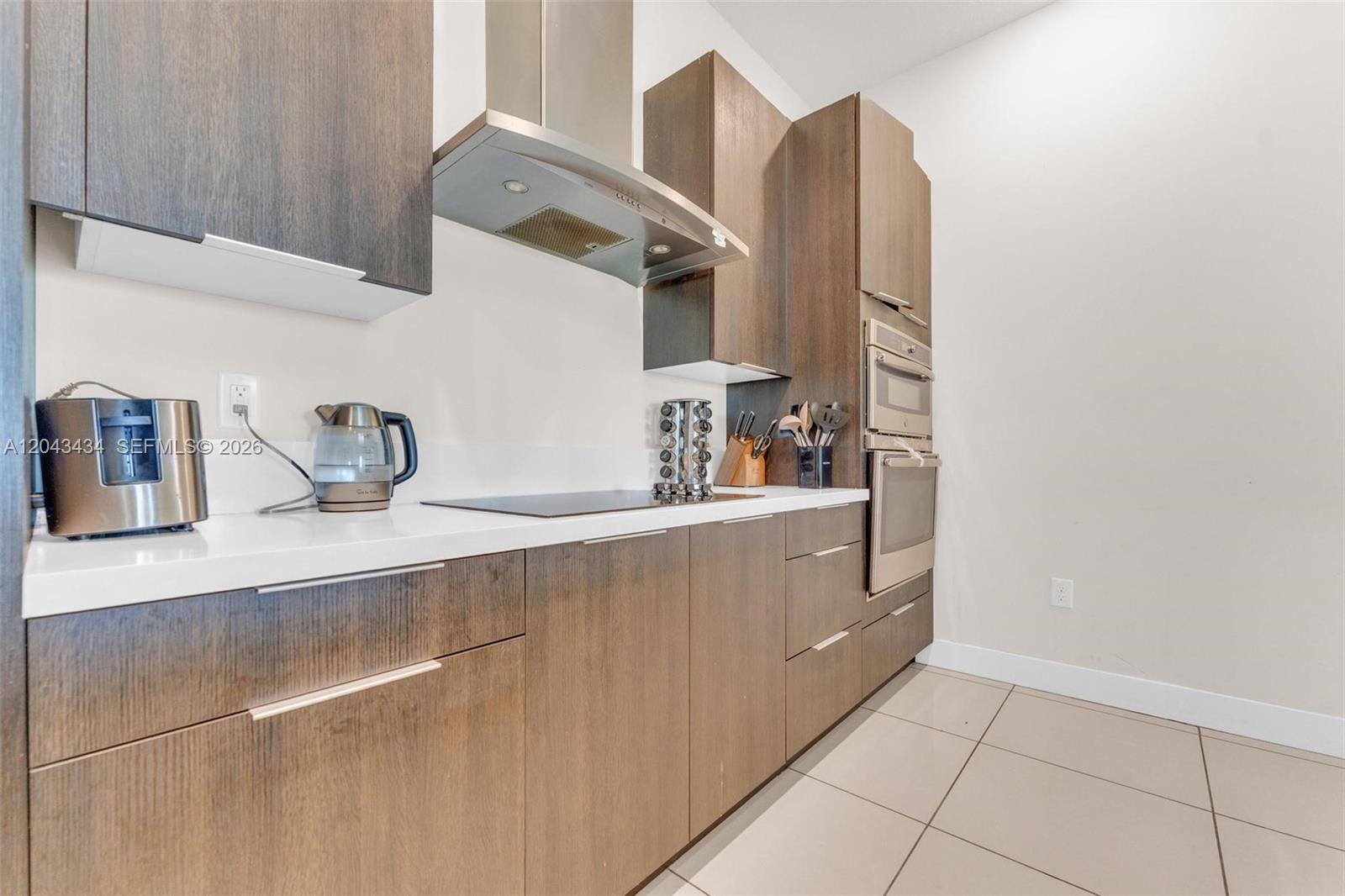 8822 5 / 4 3050 sq. ft. $ 2026-06-25 0 foto