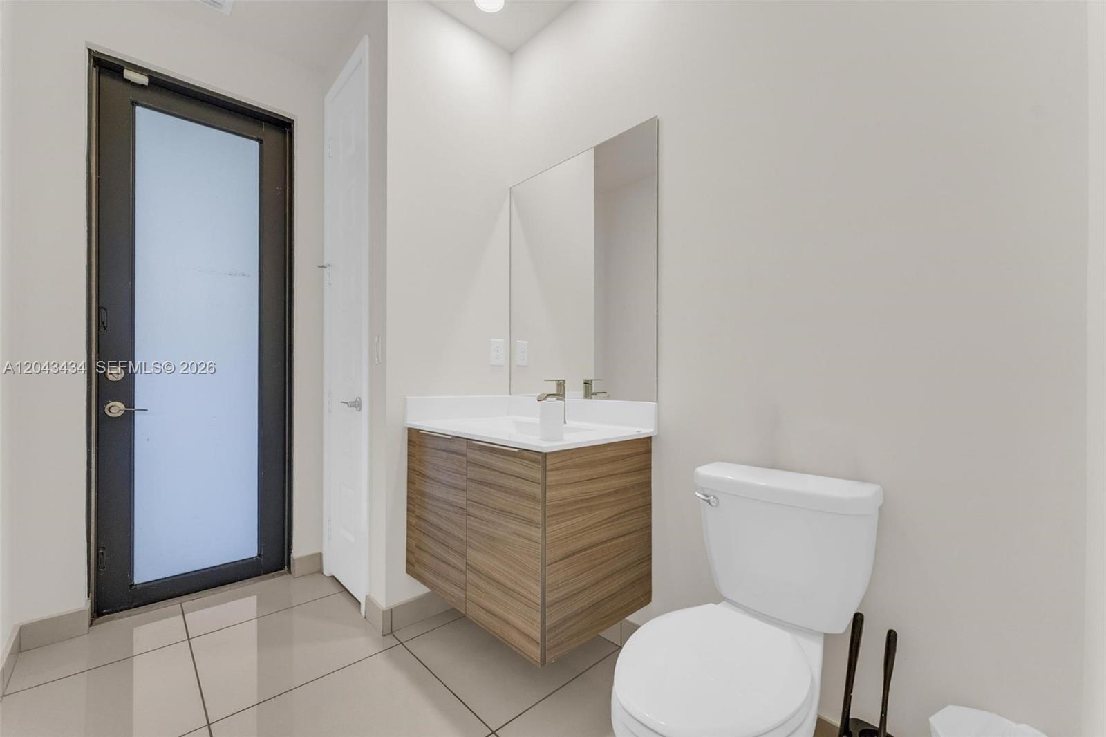 8822 5 / 4 3050 sq. ft. $ 2026-06-25 0 foto