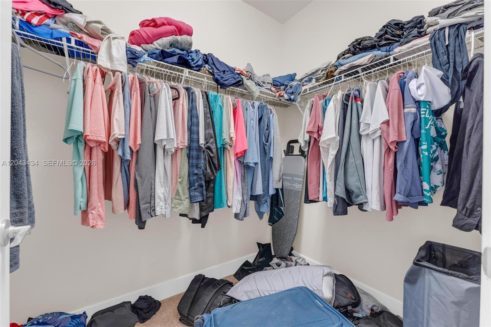 8822 5 / 4 3050 sq. ft. $ 2026-06-25 0 foto