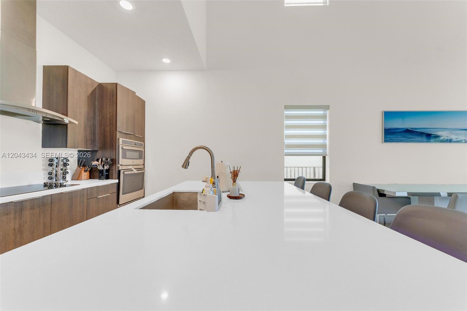 8822 5 / 4 3050 sq. ft. $ 2026-06-25 0 foto