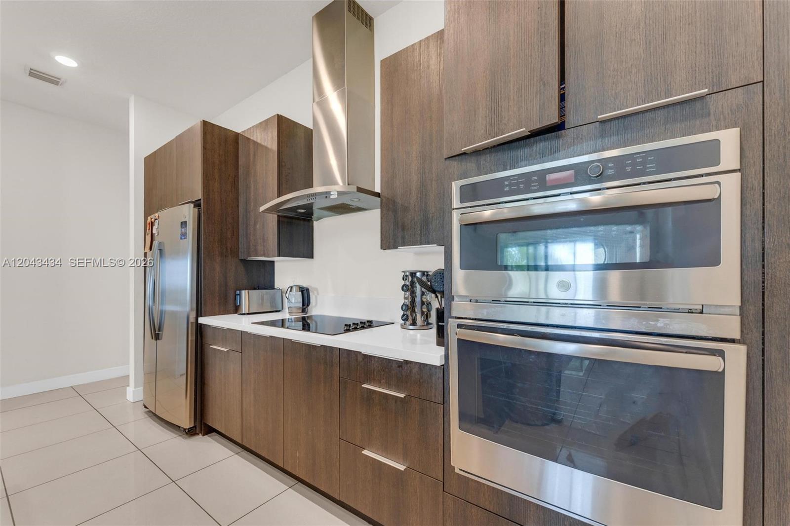 8822 5 / 4 3050 sq. ft. $ 2026-06-25 0 foto