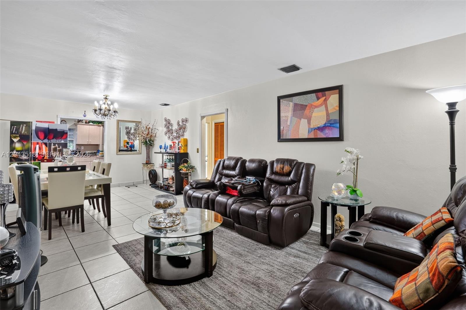 Ver detalles / 2024 sq. ft. $ 2026-06-25 0 foto