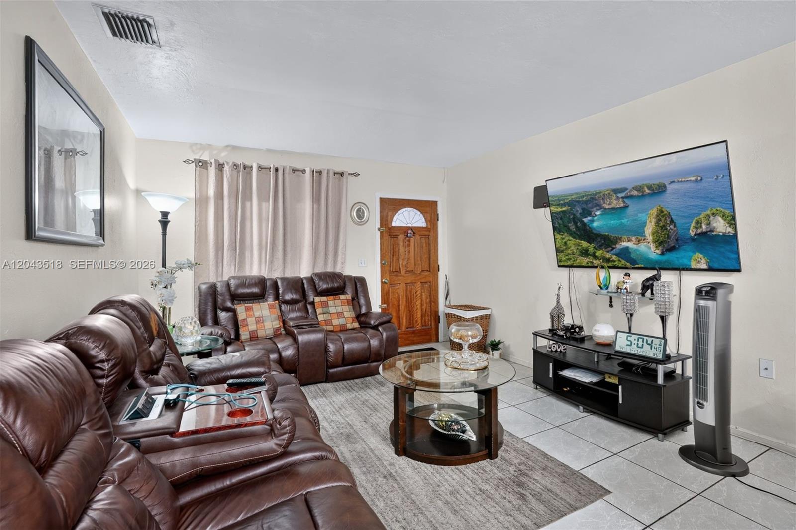 Ver detalles / 2024 sq. ft. $ 2026-06-25 0 foto