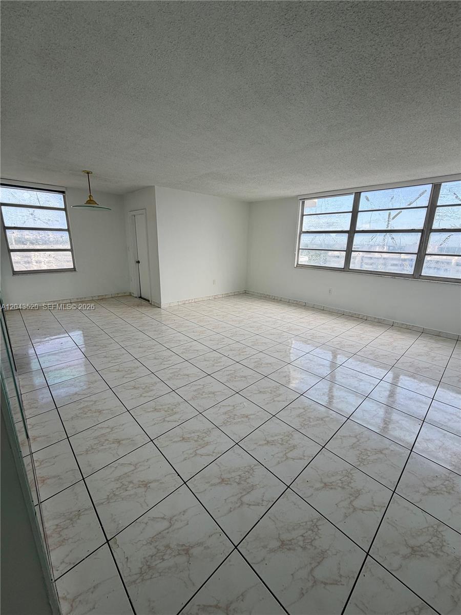 1215E 2 / 2 1140 sq. ft. $ 2026-06-25 0 foto