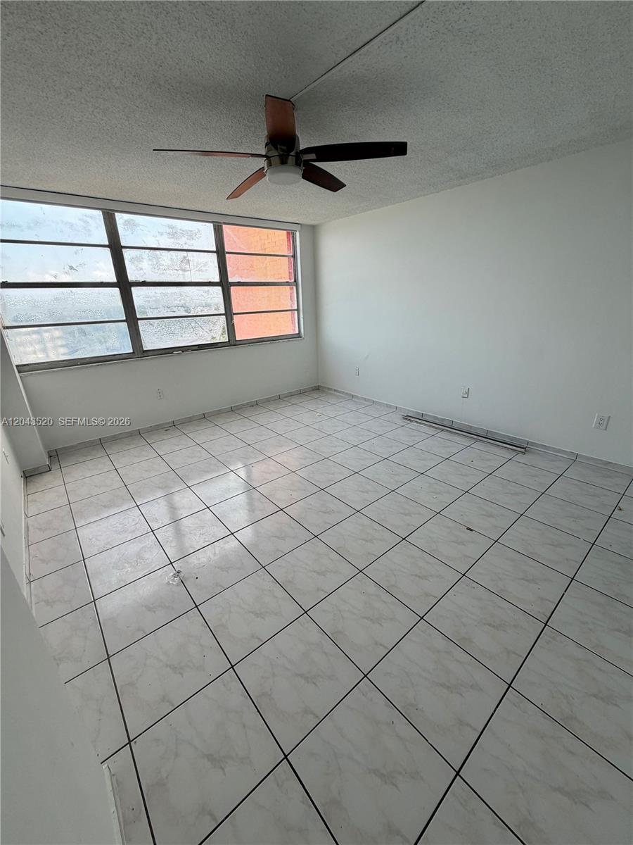 1215E 2 / 2 1140 sq. ft. $ 2026-06-25 0 foto