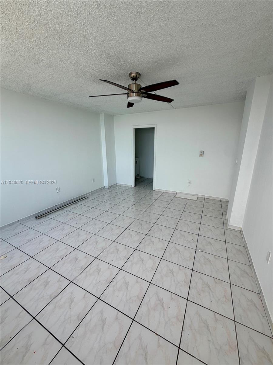 1215E 2 / 2 1140 sq. ft. $ 2026-06-25 0 foto