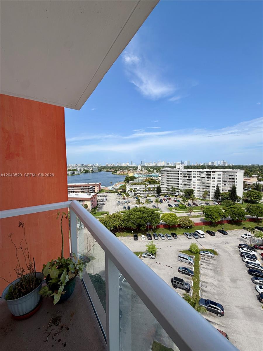 1215E 2 / 2 1140 sq. ft. $ 2026-06-25 0 foto