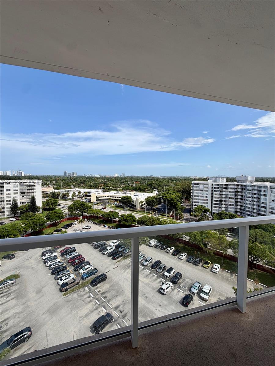 1215E 2 / 2 1140 sq. ft. $ 2026-06-25 0 foto