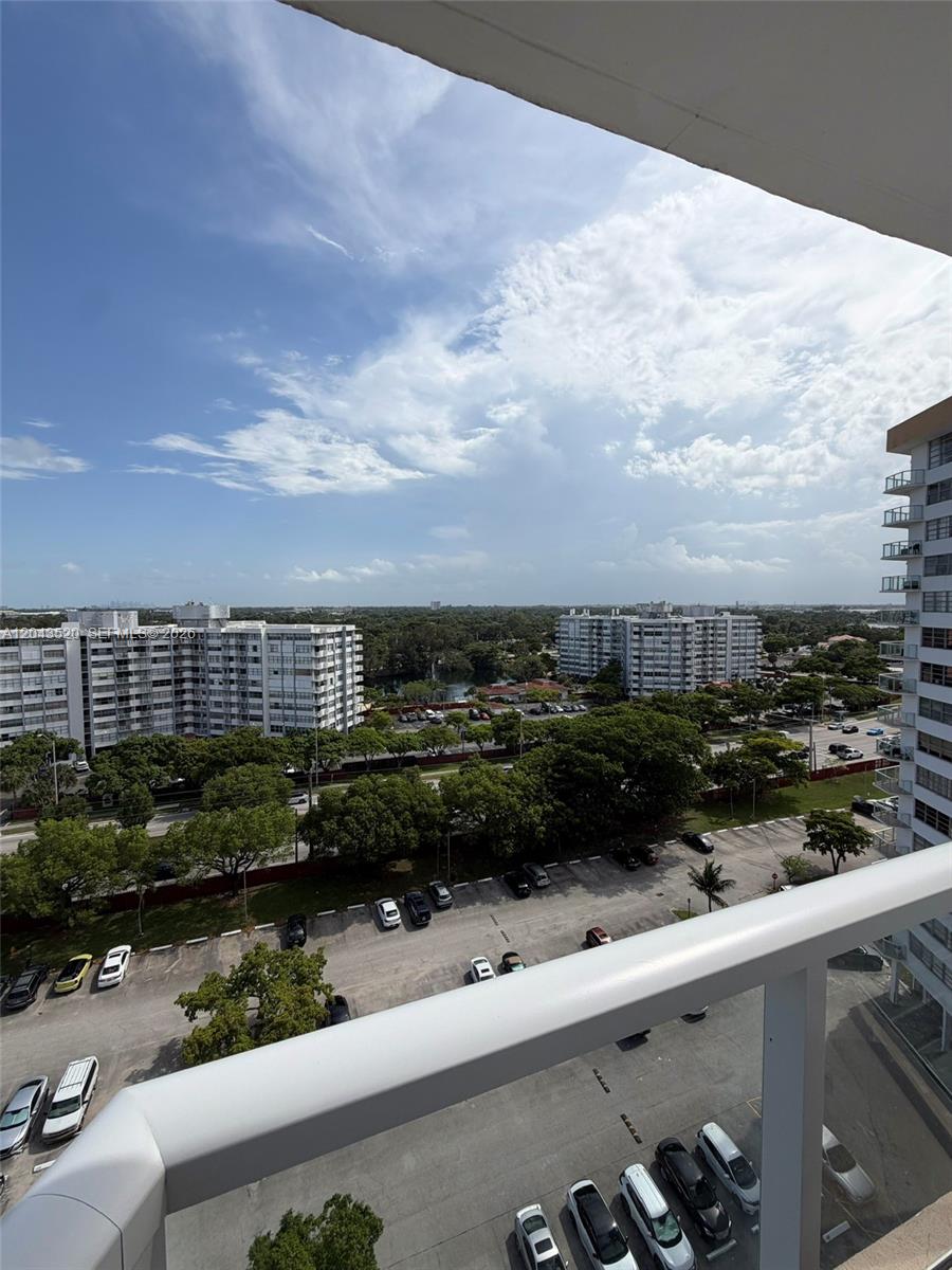 1215E 2 / 2 1140 sq. ft. $ 2026-06-25 0 foto