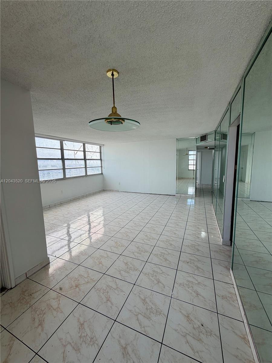 1215E 2 / 2 1140 sq. ft. $ 2026-06-25 0 foto