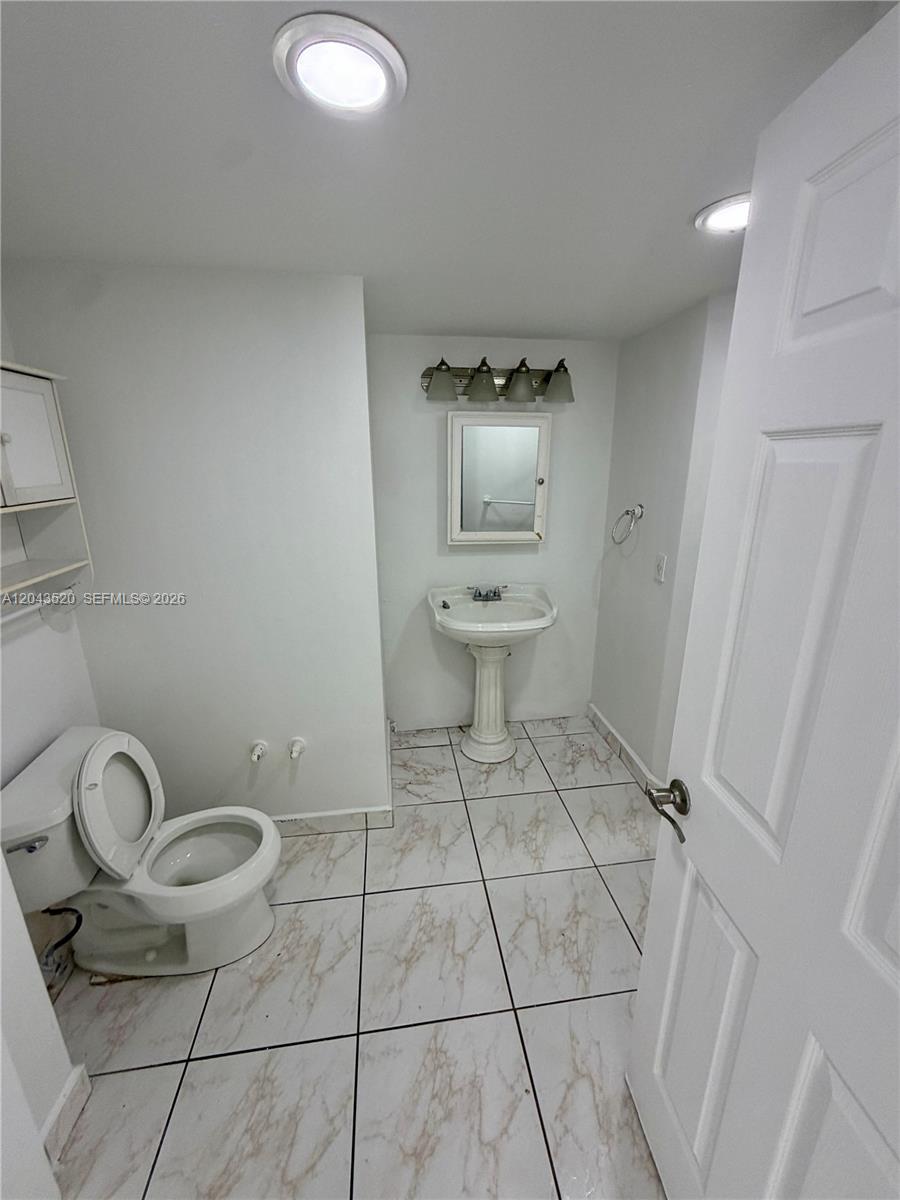 1215E 2 / 2 1140 sq. ft. $ 2026-06-25 0 foto