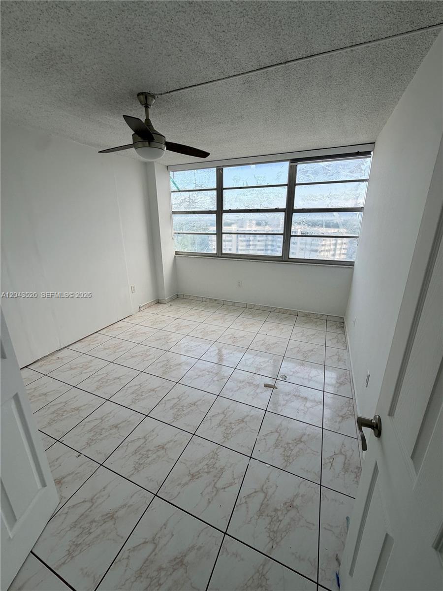 1215E 2 / 2 1140 sq. ft. $ 2026-06-25 0 foto