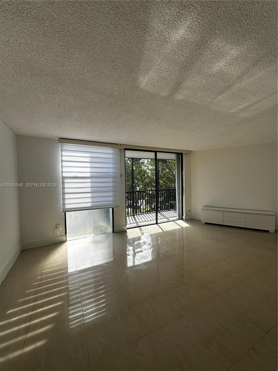 Photo of 3475 Country Club Dr  #315, Aventura, Florida, 33180 - 