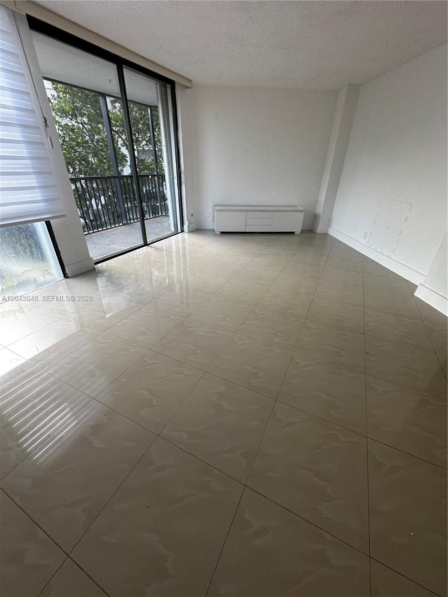 Photo of 3475 Country Club Dr  #315, Aventura, Florida, 33180 - 
