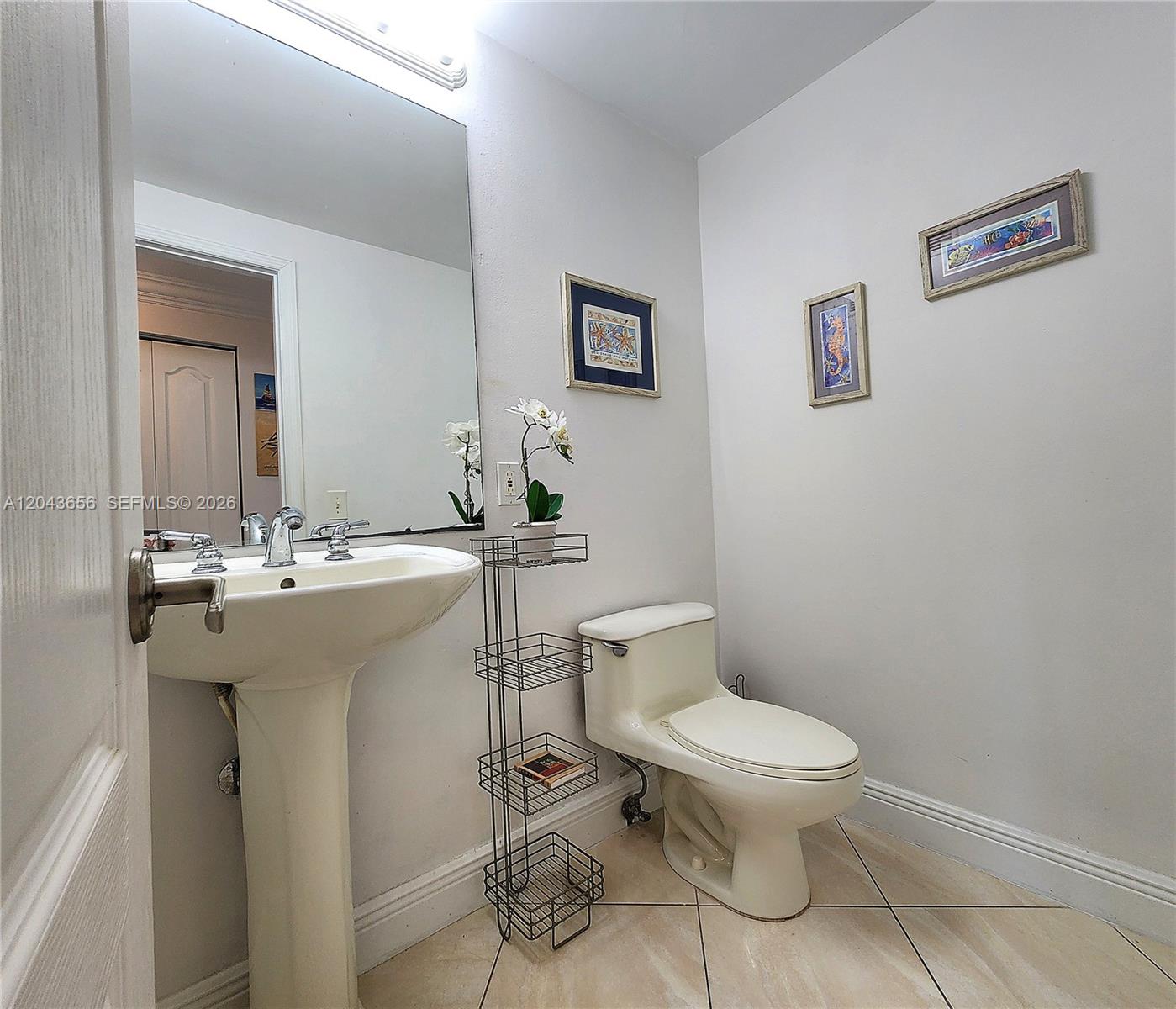 Photo of 3505 Ocean Dr  #1103, Hollywood, Florida, 33019 - Guest Bathroom