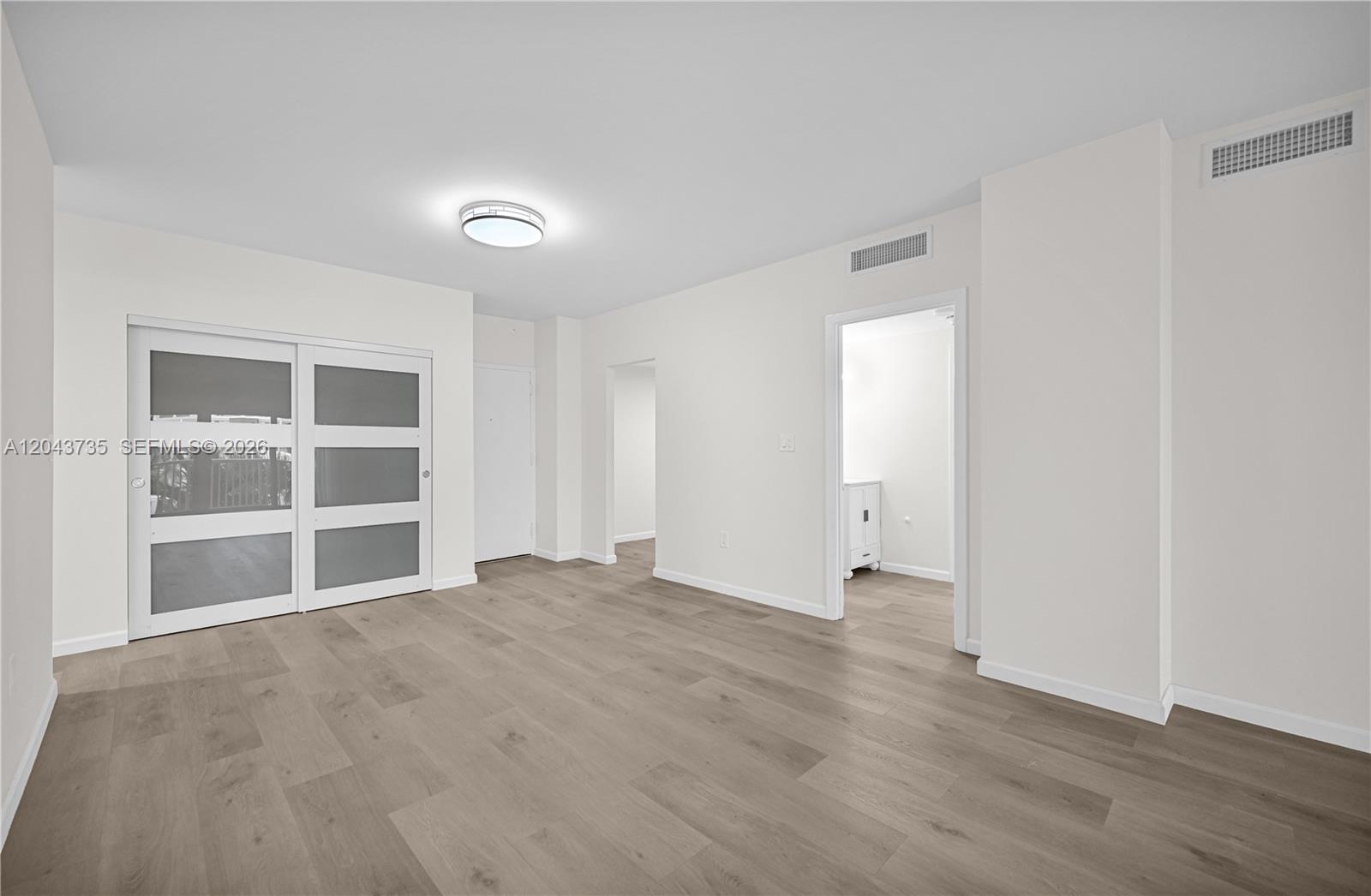 See details 211 1 / 2 762 sq. ft. $ 2026-06-26 0 Photo