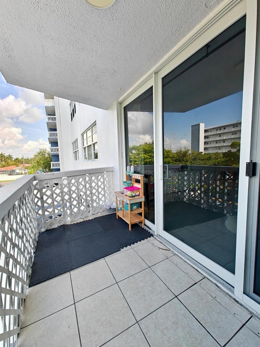 Photo of 400 12th Ave  #306, Hallandale Beach, Florida, 33009 - 