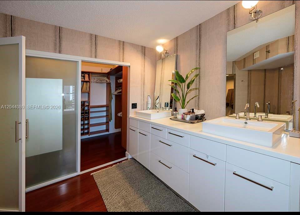 Photo of 3600 Mystic Pointe Dr  #718, Aventura, Florida, 33180 - Spacious bathrom with