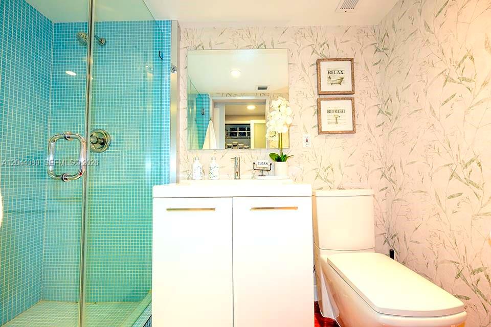 Photo of 3600 Mystic Pointe Dr  #718, Aventura, Florida, 33180 - Bathroom #2