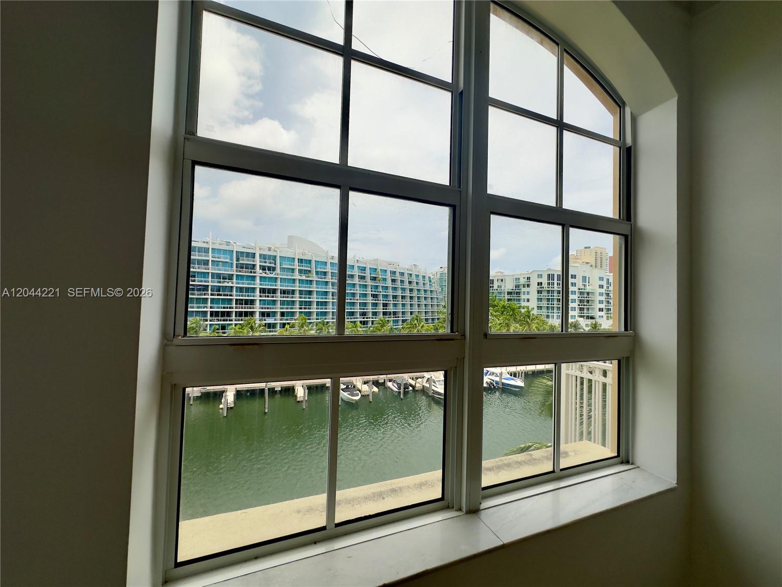 Photo of 3001 185th St  #515, Aventura, Florida, 33180 - 