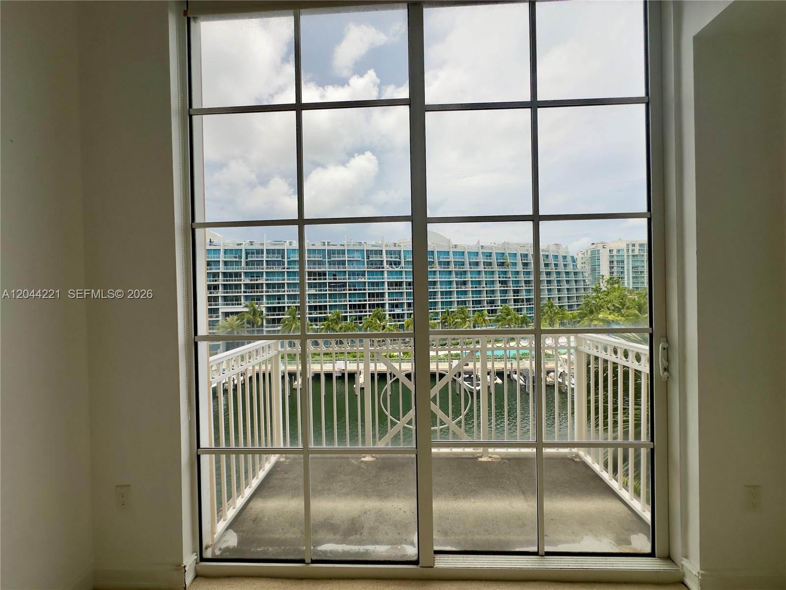 Photo of 3001 185th St  #515, Aventura, Florida, 33180 - 