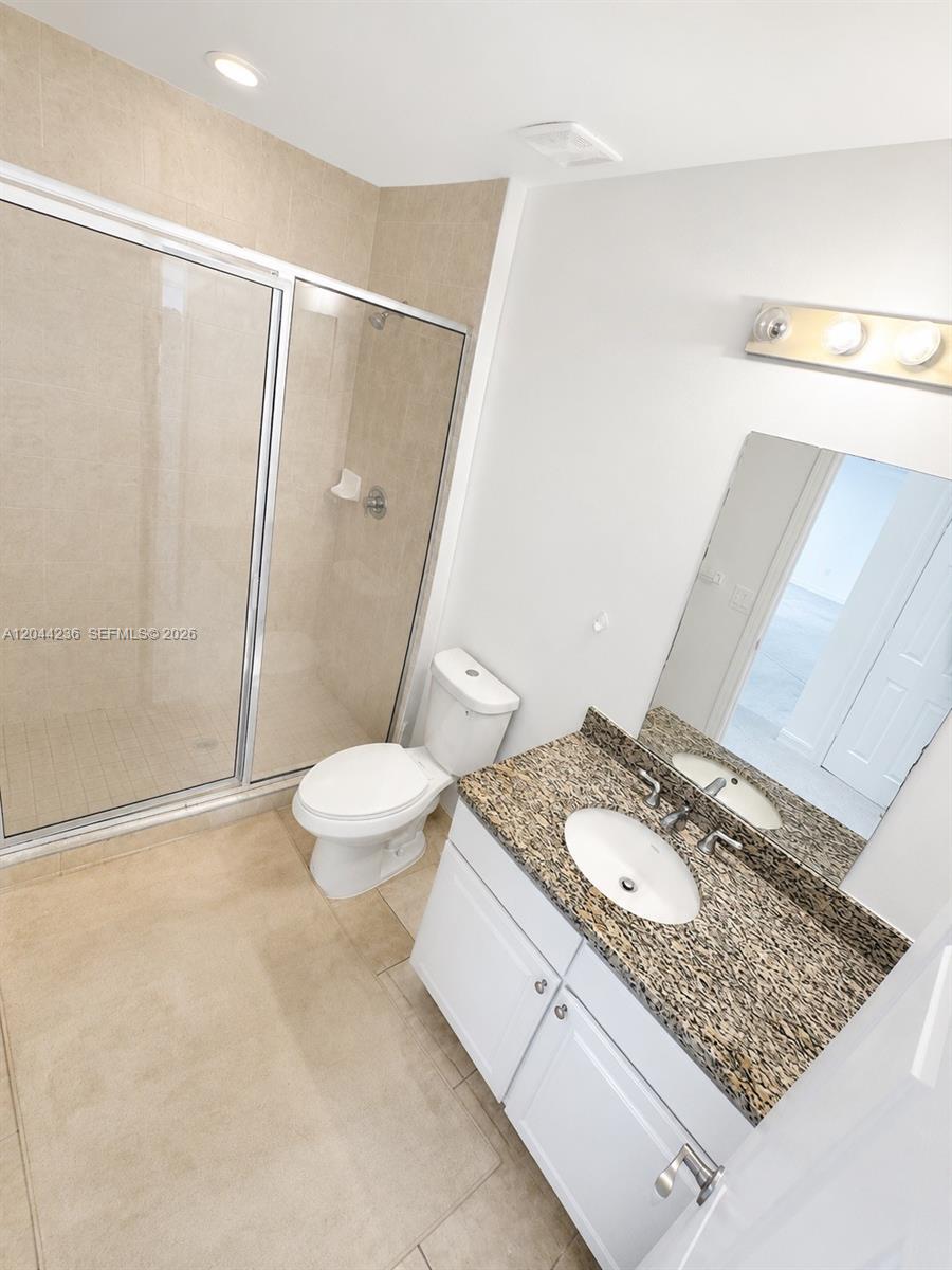Photo of 3001 185th St #515, Aventura, Florida, 33180 - Second Bathroom